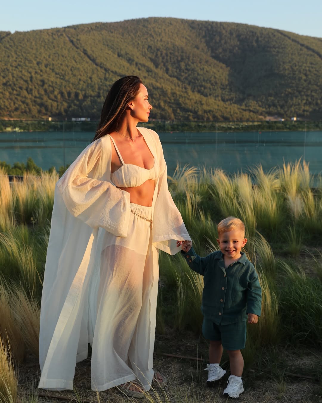 Які штани носити в спеку: Кацуріна та Парфільєва показали ідеальні варіанти на літо (фото)