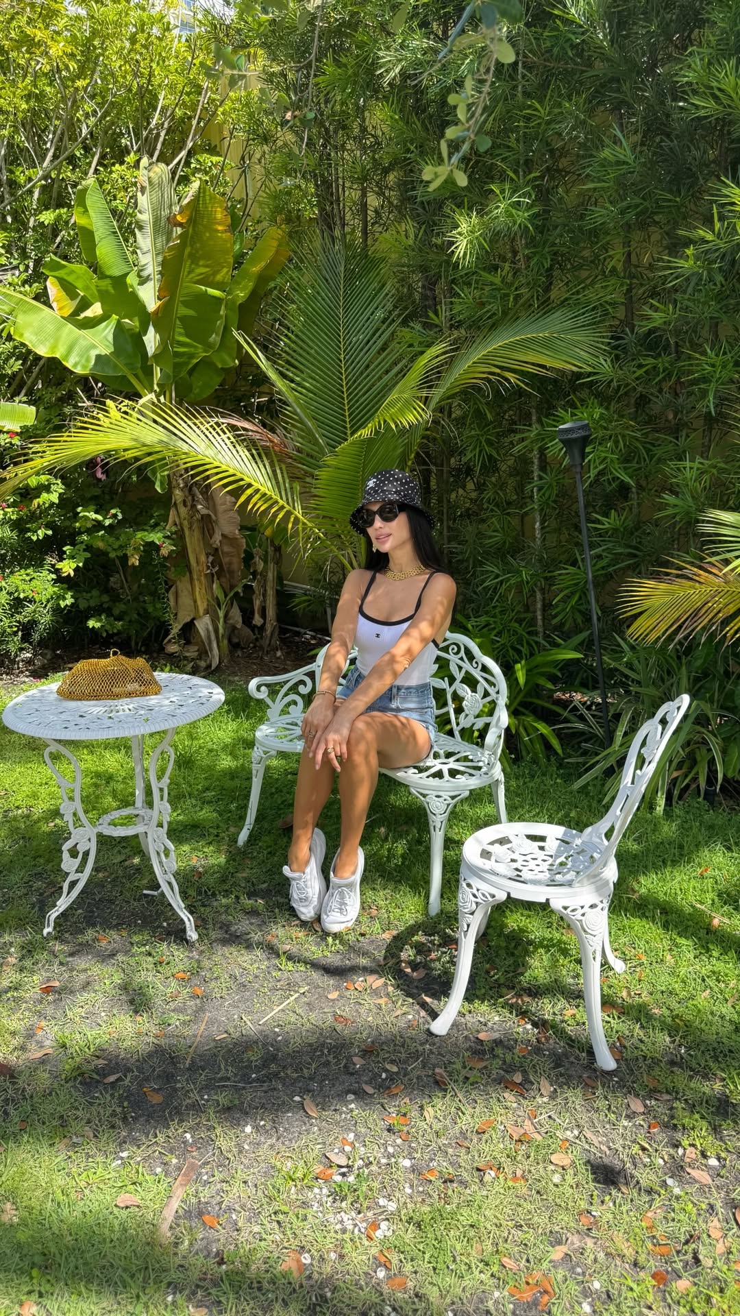 Як Білодід, Мартиновська і зірка "Холостяка" ховаються від спеки без кепок: круті варіанти для модниць