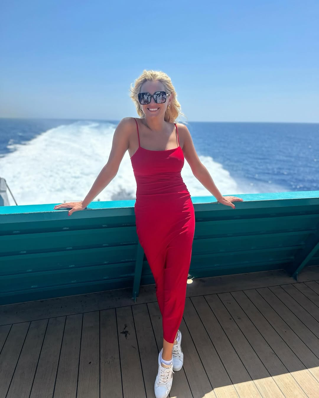 Платье на тонких бретельках - главный тренд лета 2025: как его носят украинские звезды