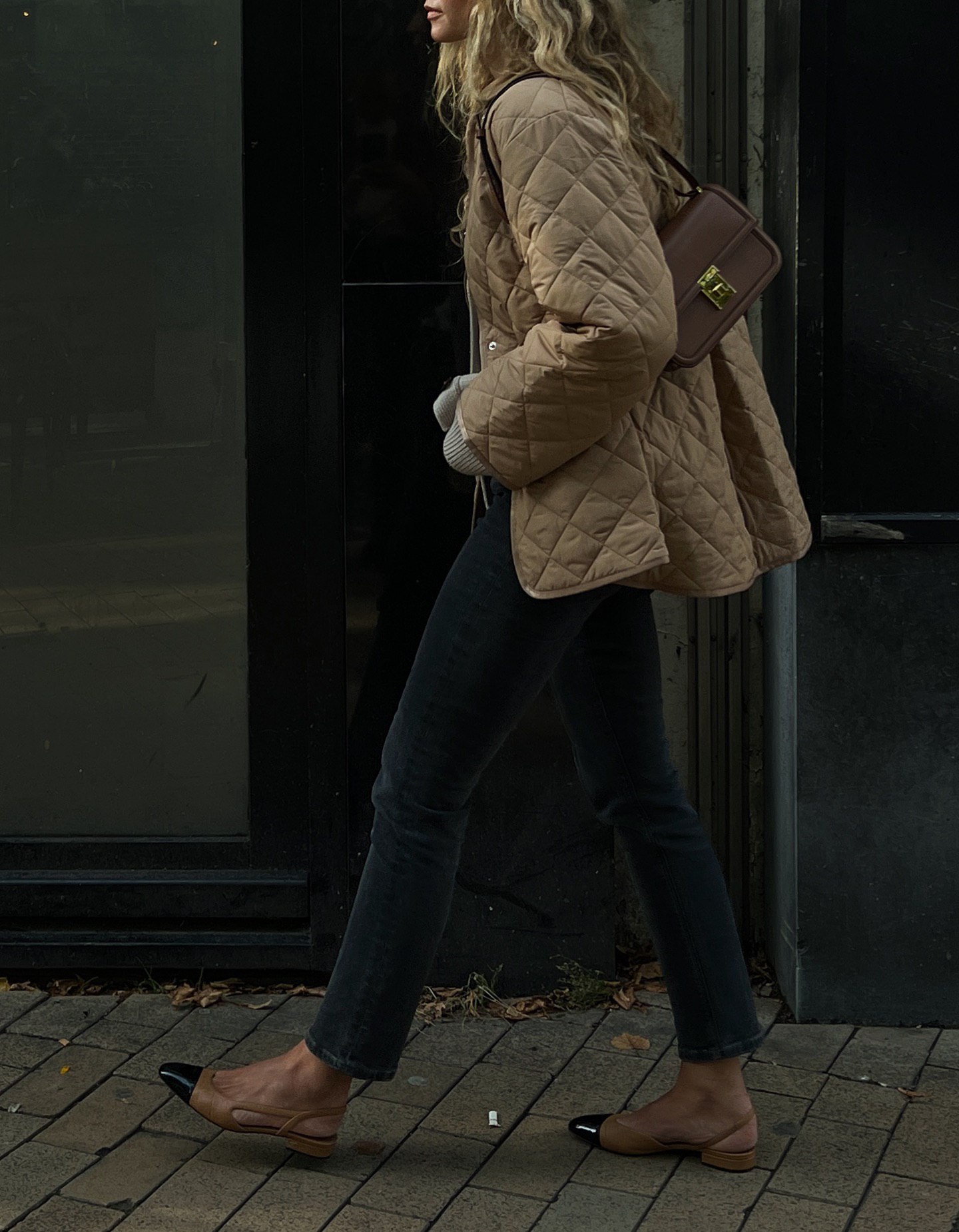 Стьобана жіноча куртка - тренд сезону: з чим її носити