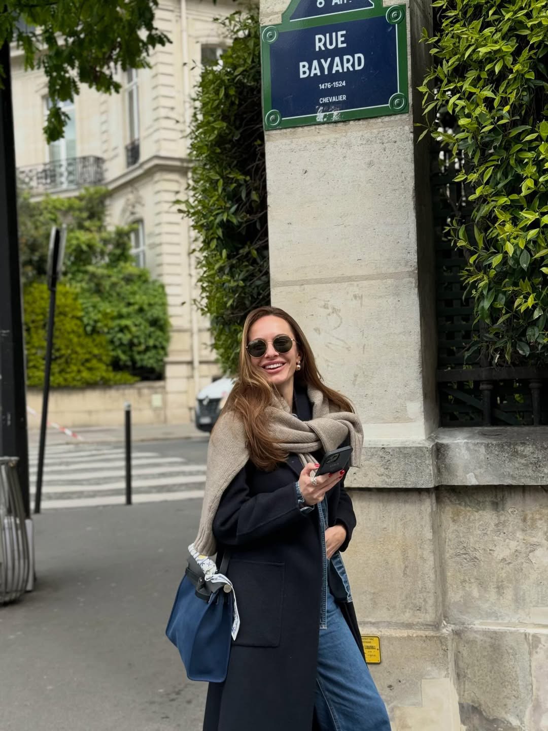 Горняк показала багатошаровий "лук" із пальтом і светром: повторіть цей тренд