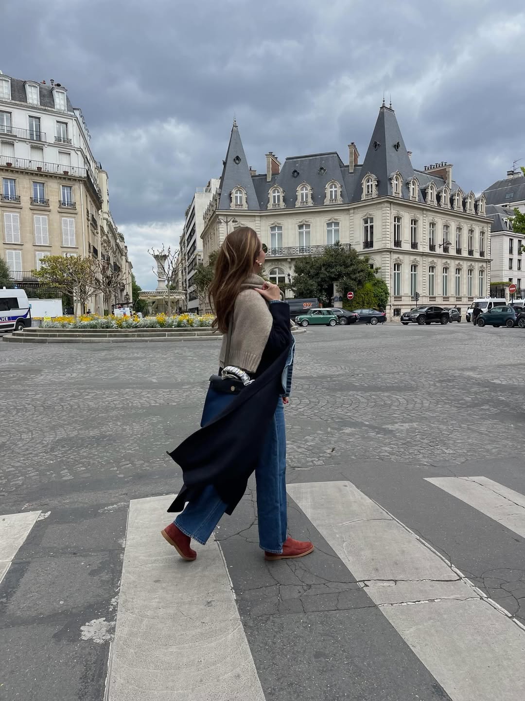 Горняк показала багатошаровий "лук" із пальтом і светром: повторіть цей тренд