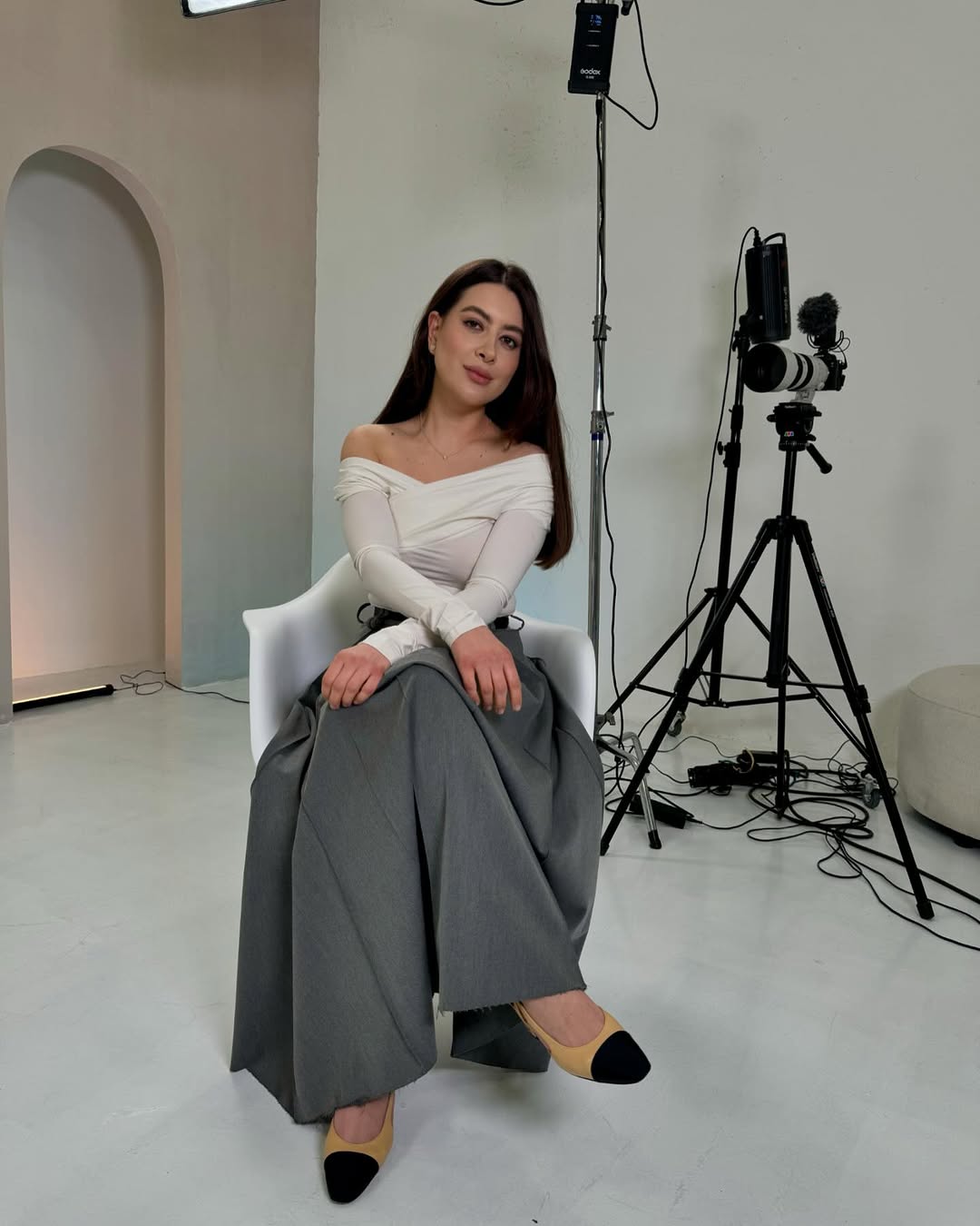 Балетки - головний хіт літа 2025: як модне взуття в стилі ретро носить дружина Остапчука