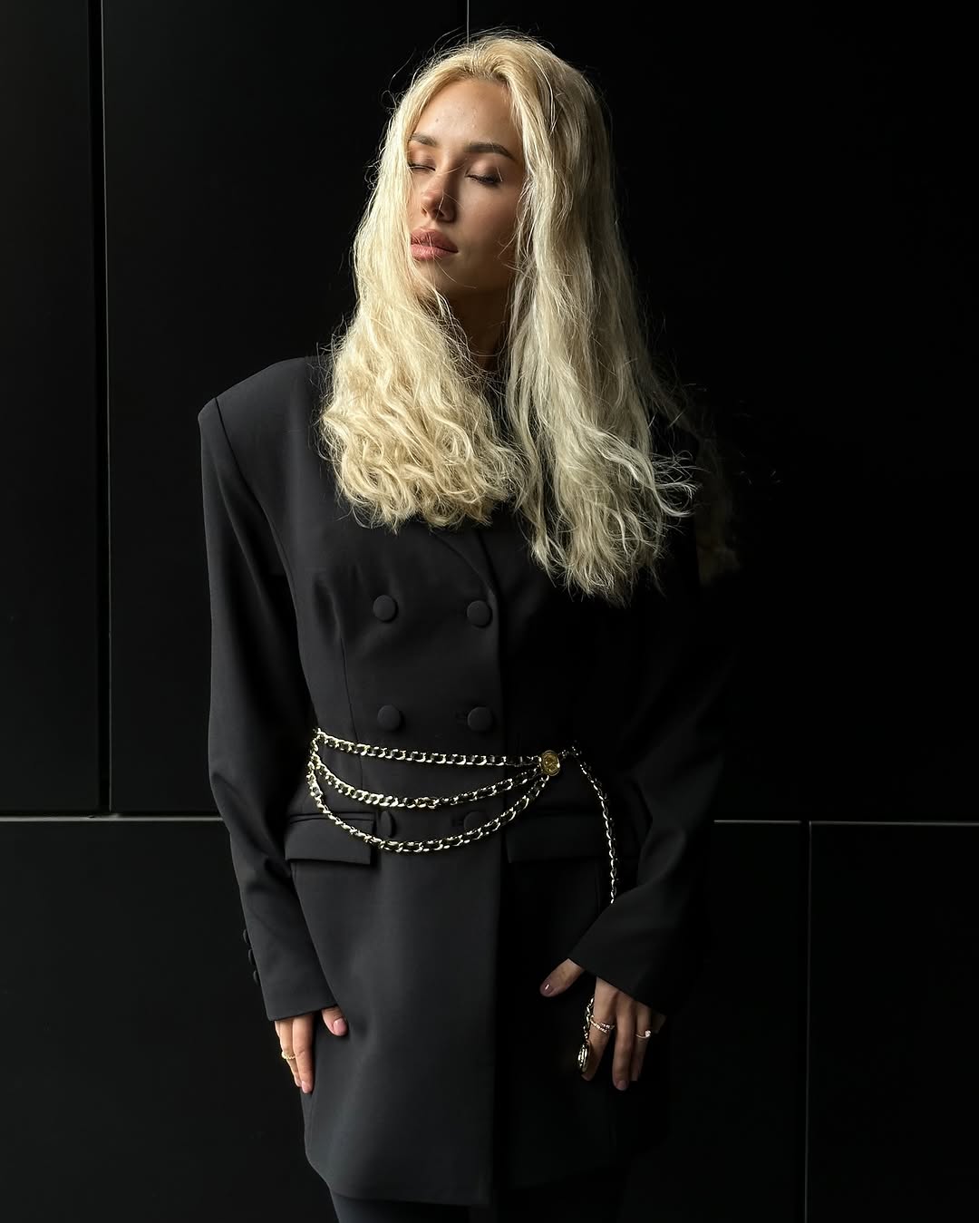 Сукня, яка пасує всім: Даша Квіткова показала must-have весняного гардероба