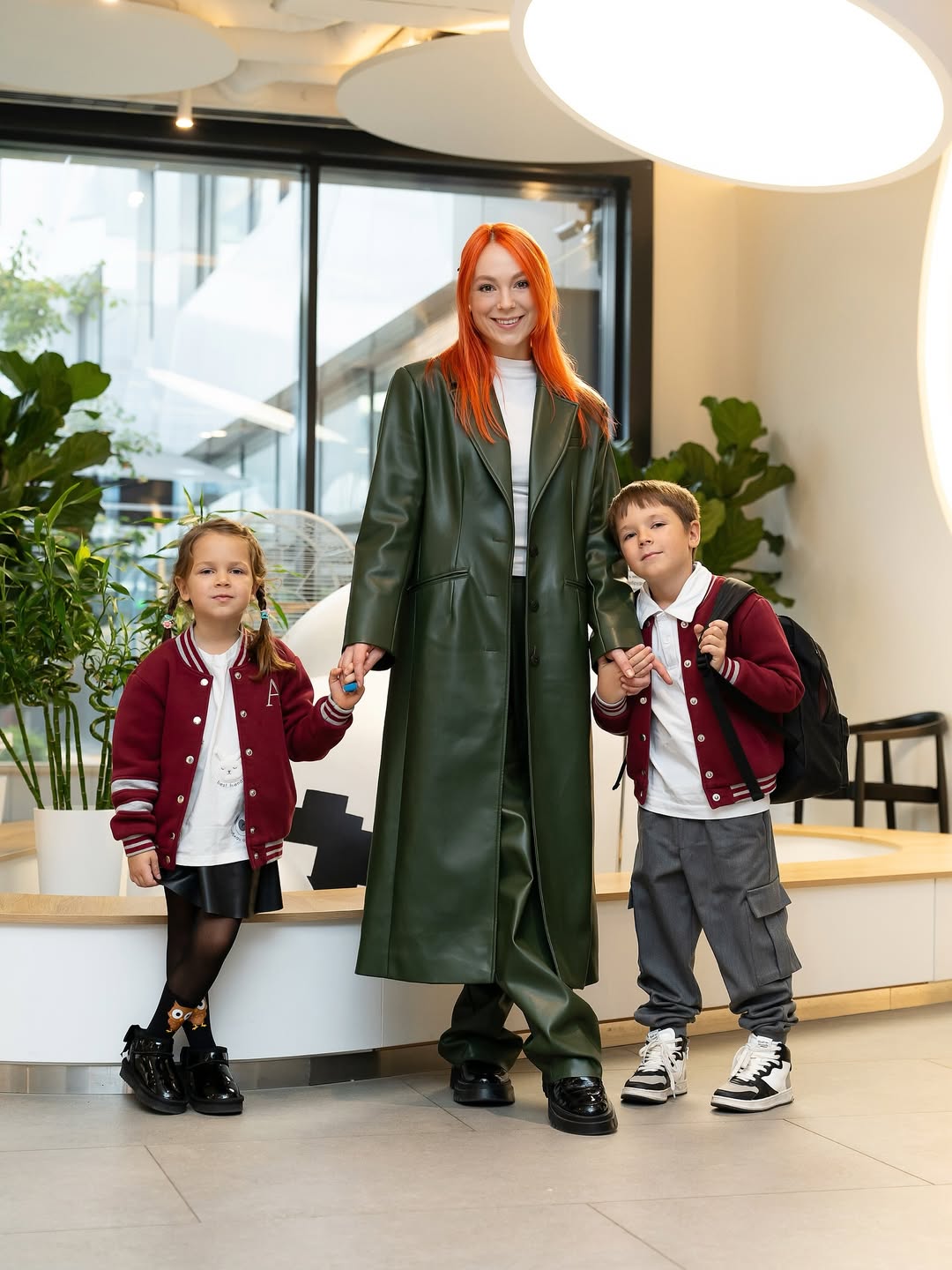 Світлана Тарабарова вразила стильним образом у головному кольорі осені 2025