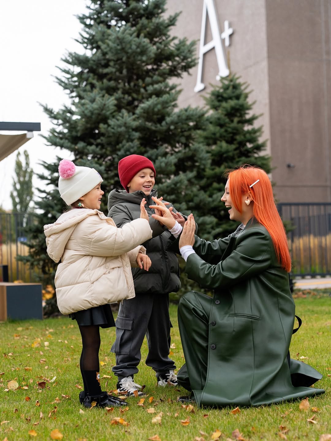 Світлана Тарабарова вразила стильним образом у головному кольорі осені 2025