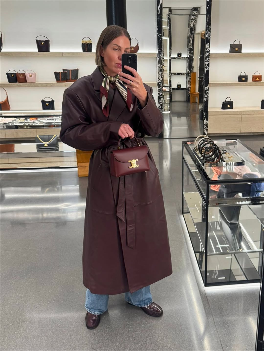 Бордо - головний колір 2025: як носити модний відтінок цієї осені