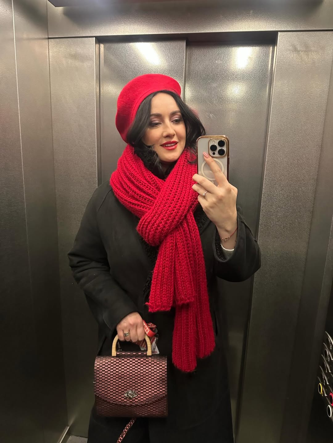 Соломія Вітвіцька показала, як один аксесуар змінює весь образ