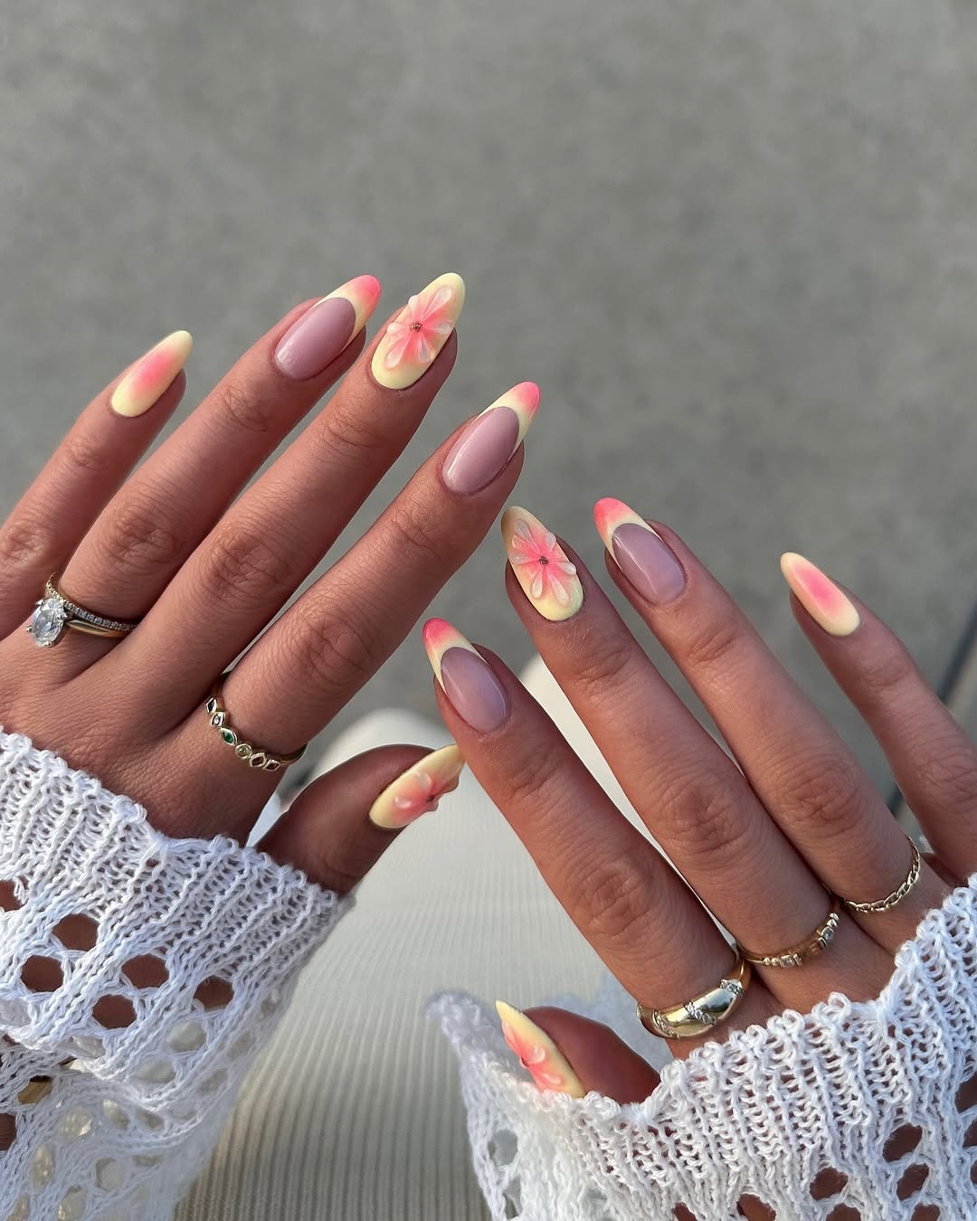 Жовтий френч - головний тренд літа 2025: наймодніші ідеї манікюру