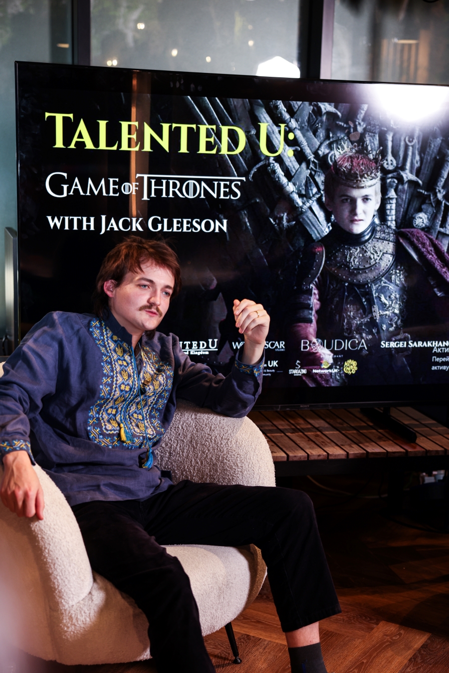 Зірка "Гри Престолів" у вишиванці сказав, що мріє зіграти Івасюка чи Сковороду (фото)