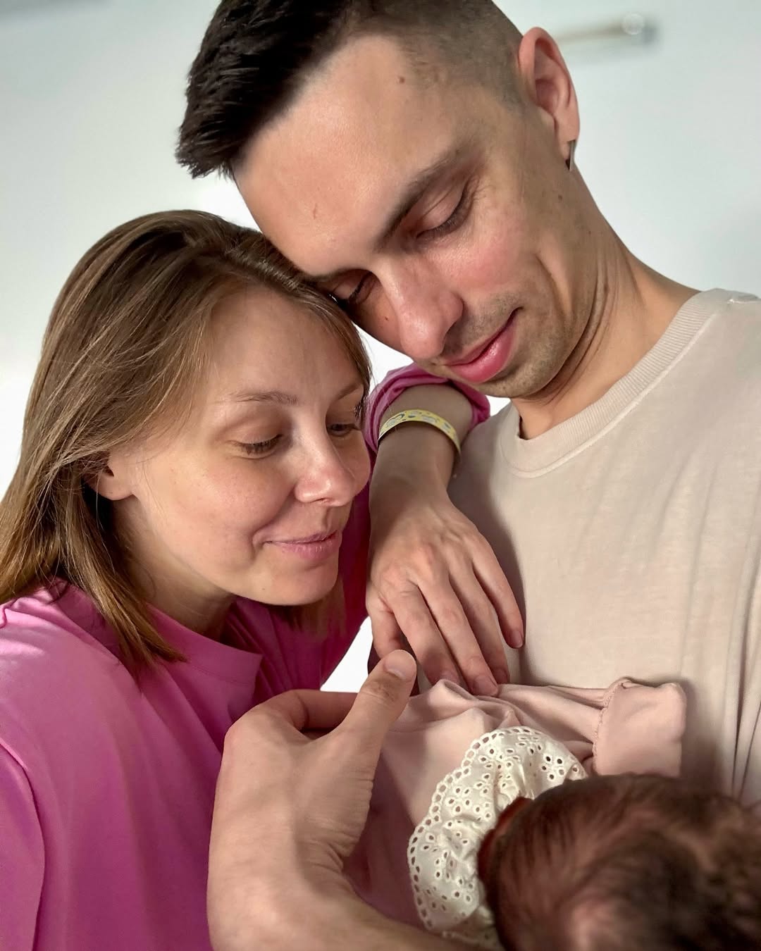 Известный украинский ведущий в третий раз стал отцом: первые фото и имя новорожденной дочери