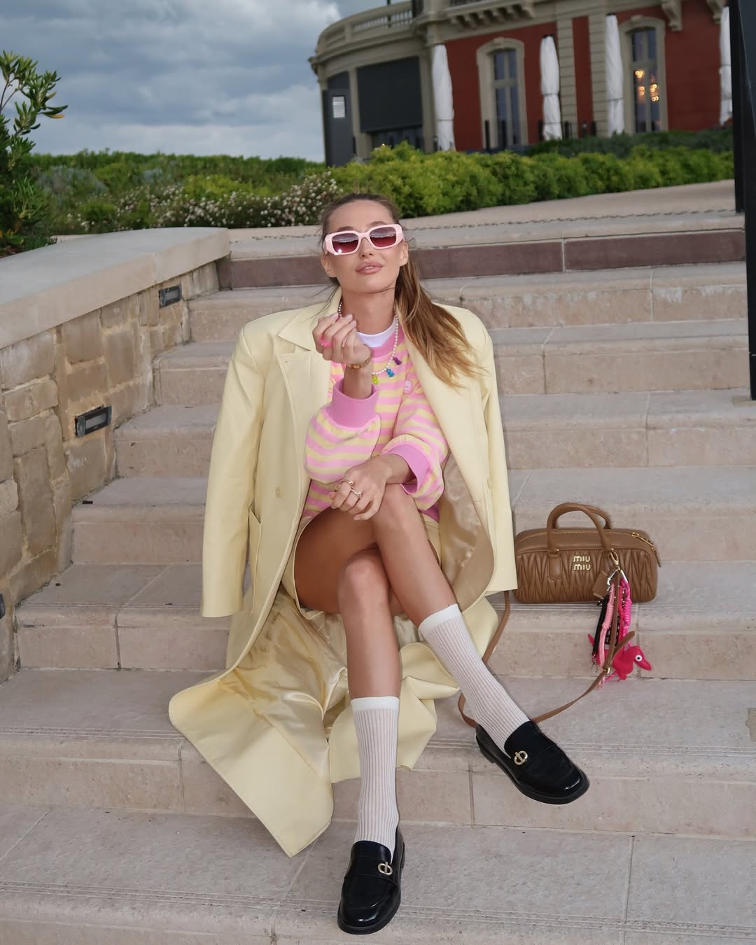 З сумкою за 130 тисяч і в трендових лоферах. Колишня Тищенка показала яскравий "лук" на весну