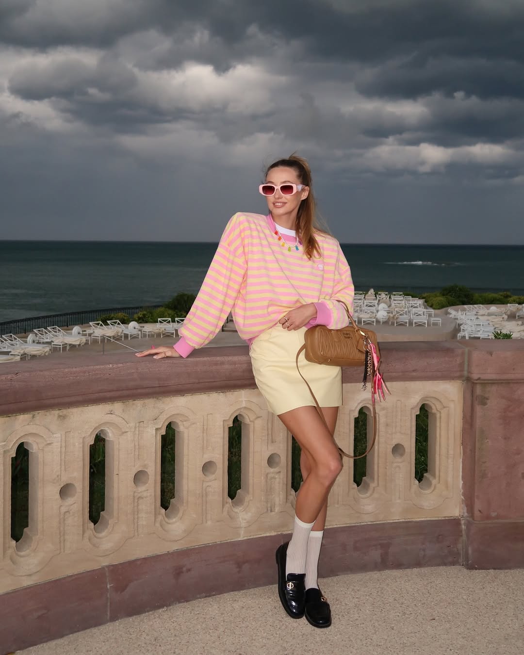 З сумкою за 130 тисяч і в трендових лоферах. Колишня Тищенка показала яскравий "лук" на весну