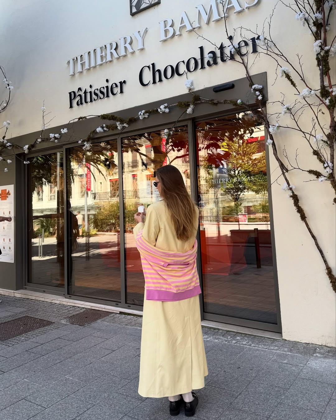 З сумкою за 130 тисяч і в трендових лоферах. Колишня Тищенка показала яскравий "лук" на весну