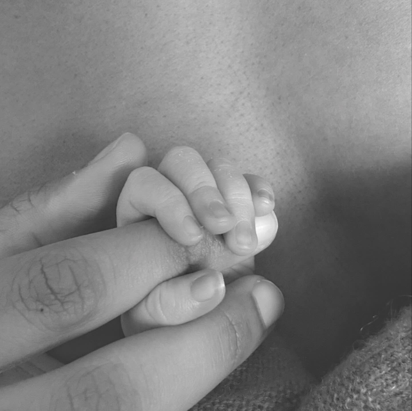 Девушка Венсана Касселя показала первые фото новорожденного сына