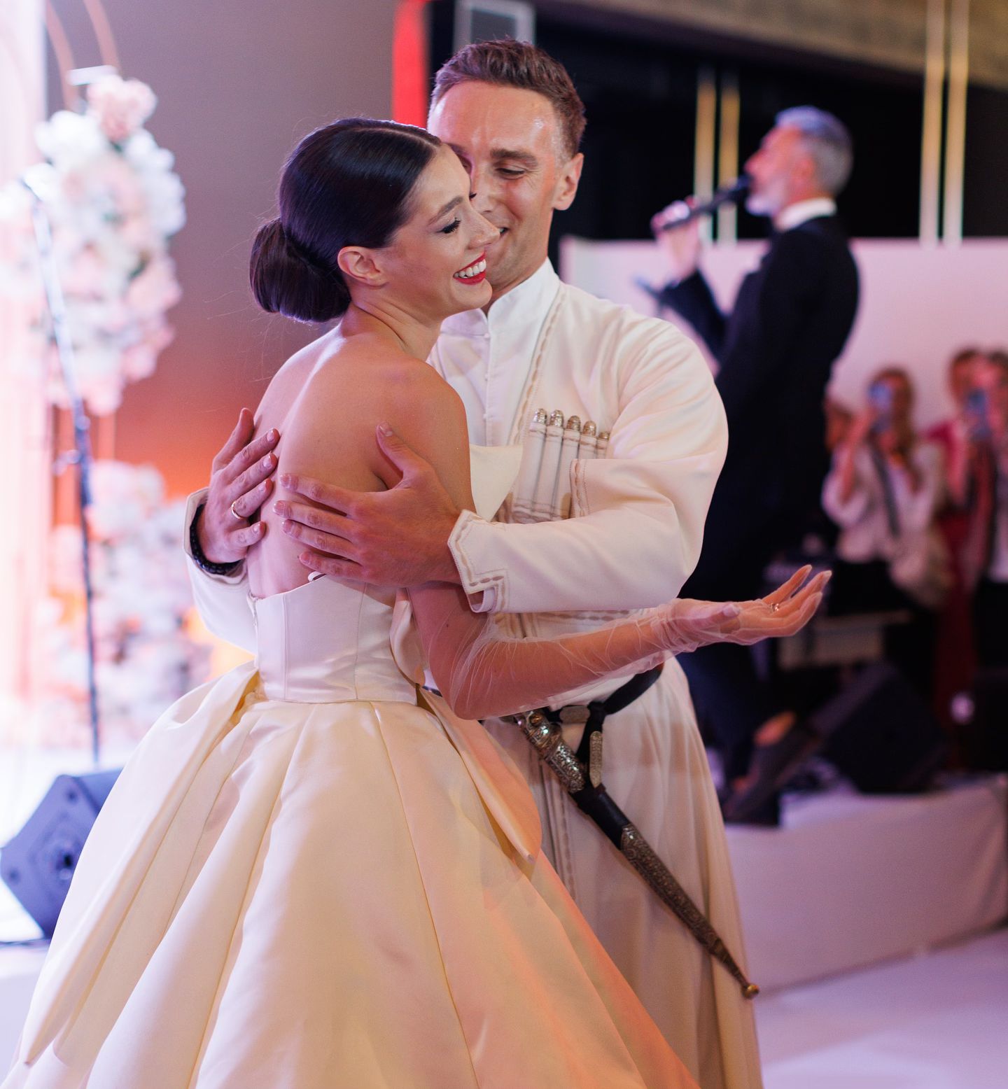 Дружина колишнього "Холостяка" Іраклі Макацарія зачарувала стильними фото на останніх термінах вагітності