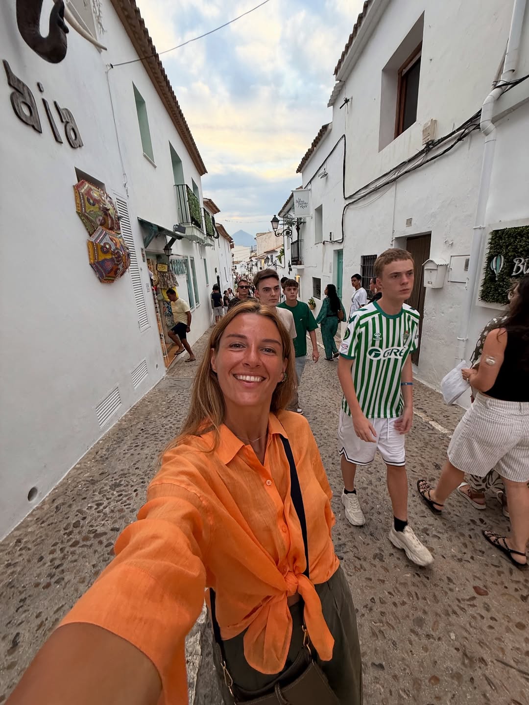 Модний лайфхак від дружини Решетніка: з чим носити довгі шорти