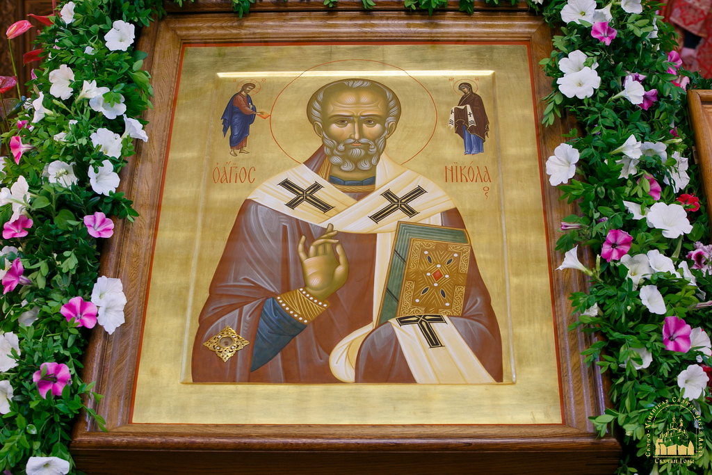 Крестный ход и молитвы "за всех нас грешных": каким было последнее богослужение в Святогорской лавре