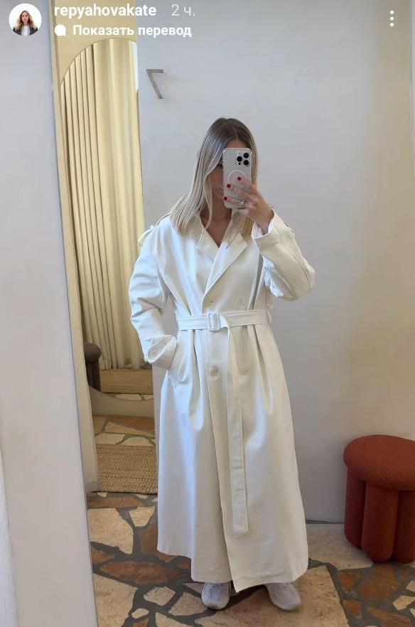 Самый модный плащ на прохладную весну: как его носят Инна Мирошниченко и жена Виктора Павлика