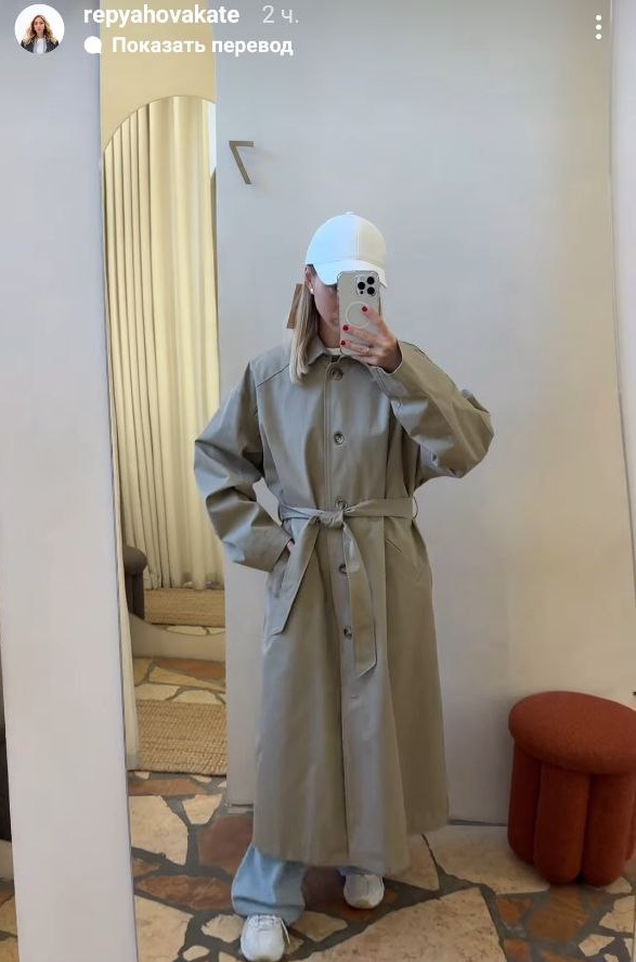 Самый модный плащ на прохладную весну: как его носят Инна Мирошниченко и жена Виктора Павлика