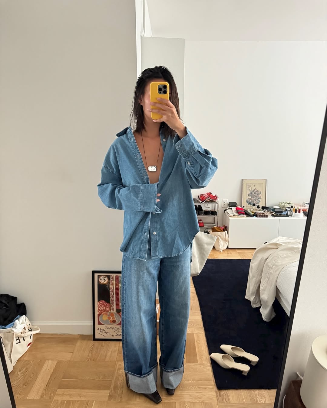 Цей фасон джинсів - головний хіт весни 2025: з чим їх носити, щоб виглядати стильно