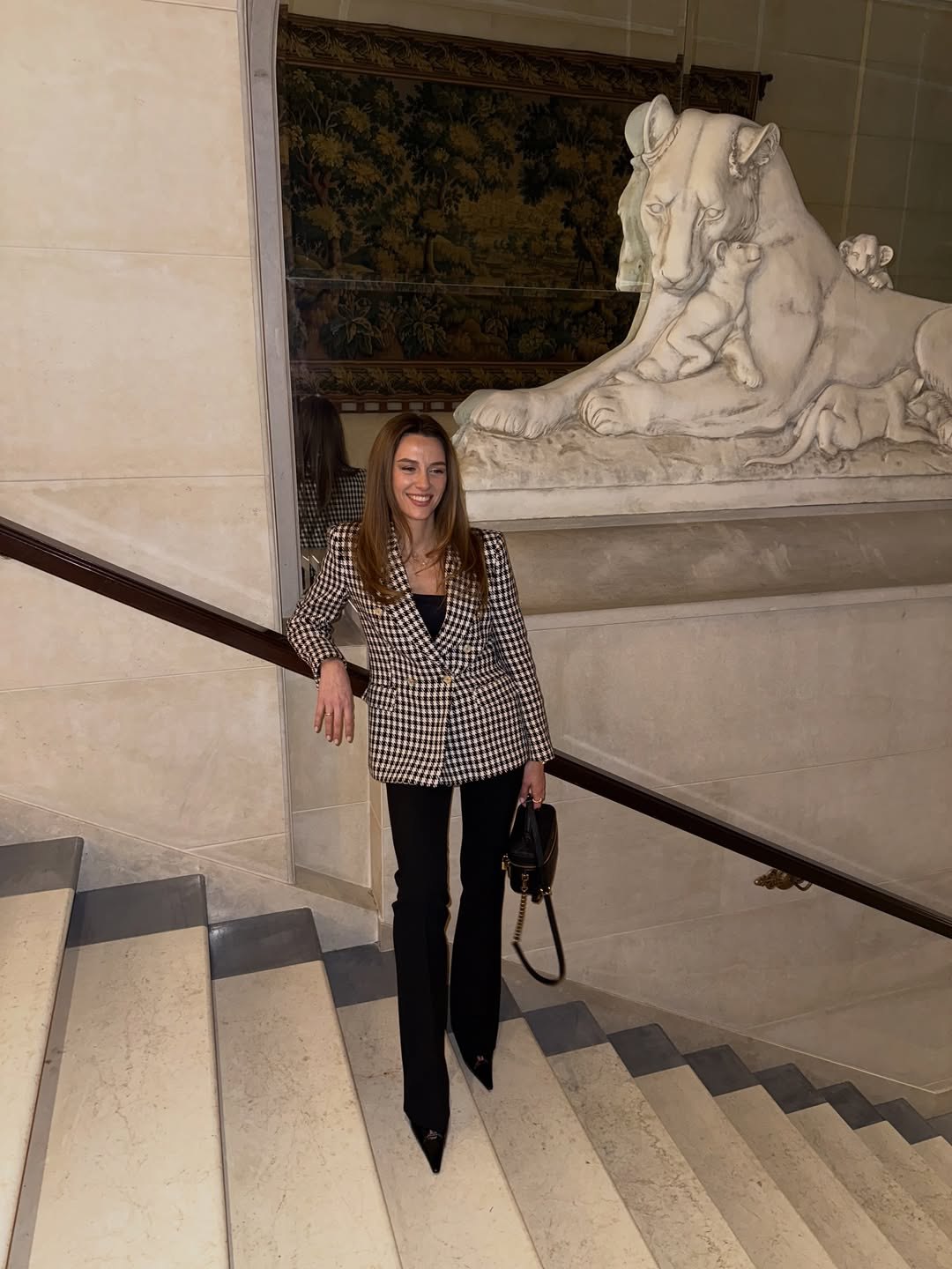 Дружина Решетніка у жакеті "гусяча лапка": секрет бездоганного образу