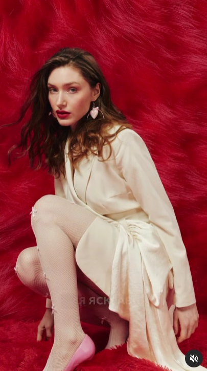 Колготки с узорами и анималистичный принт: Андре Тан назвал самые яркие тренды 2025 года