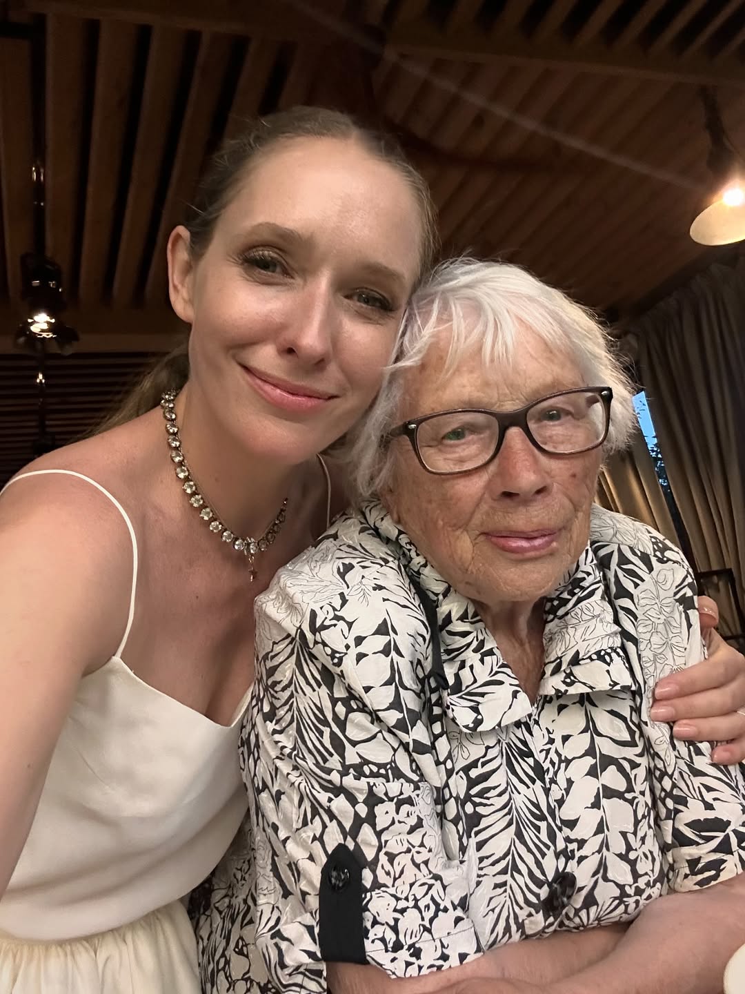 Катя Осадчая впервые показала бабушку, которой исполнилось 90 лет