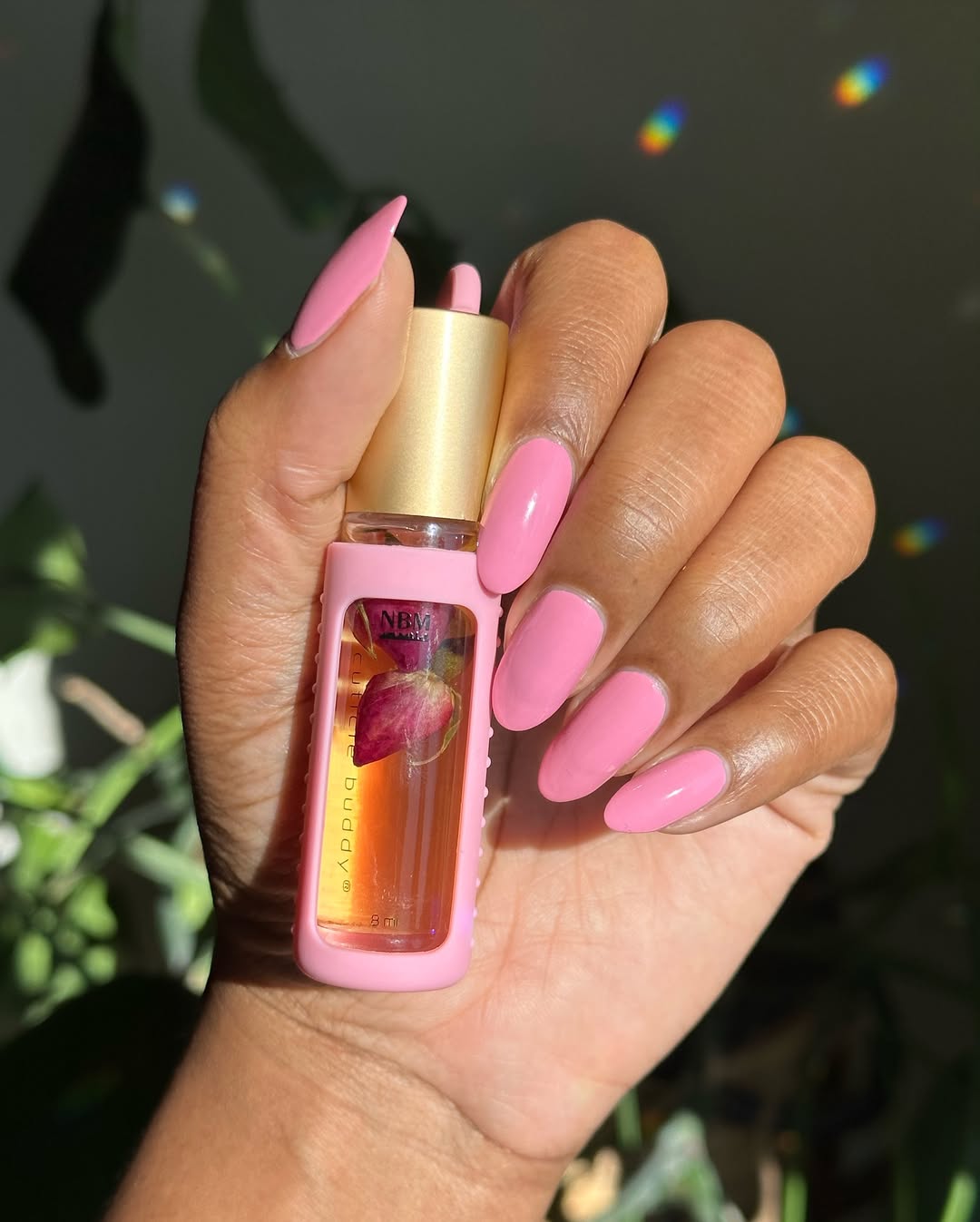 Грошовий манікюр на серпень: цей колір притягне багатство, ніби магніт