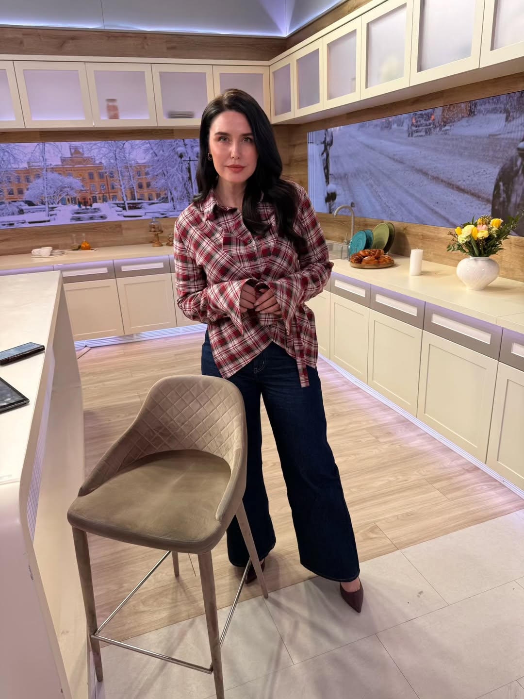 Темний денім і клітинка: Людмила Барбір задала модний тренд на весну