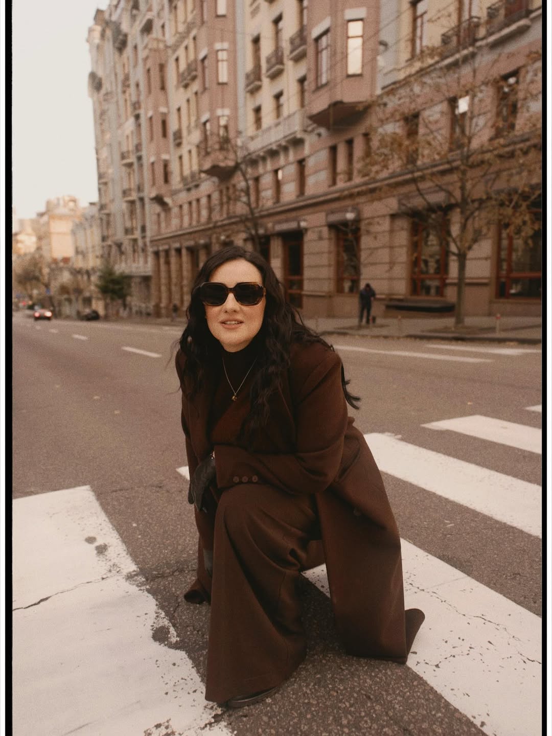 У найбільш трендовому відтінку: Соломія Вітвіцька показала ідеальне пальто на осінь 2025