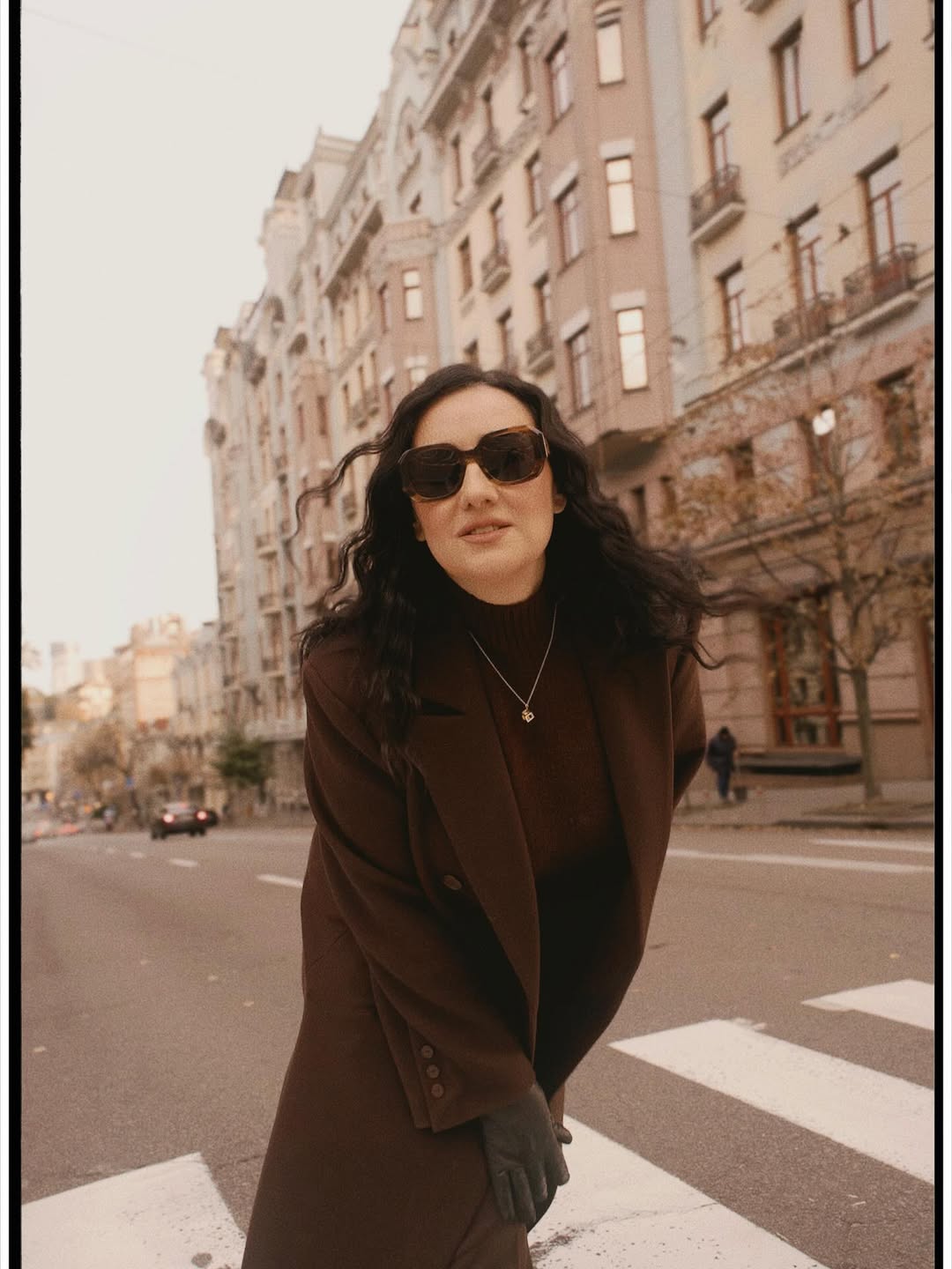 У найбільш трендовому відтінку: Соломія Вітвіцька показала ідеальне пальто на осінь 2025