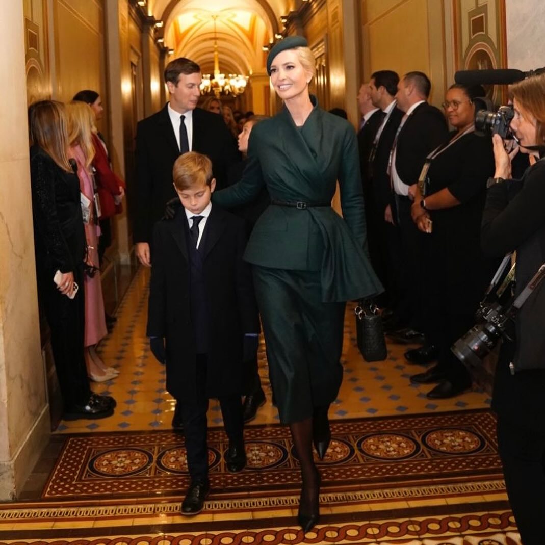 Стиль ретро і чорно-біла естетика: розкішні образи Іванки Трамп на інавгурації батька