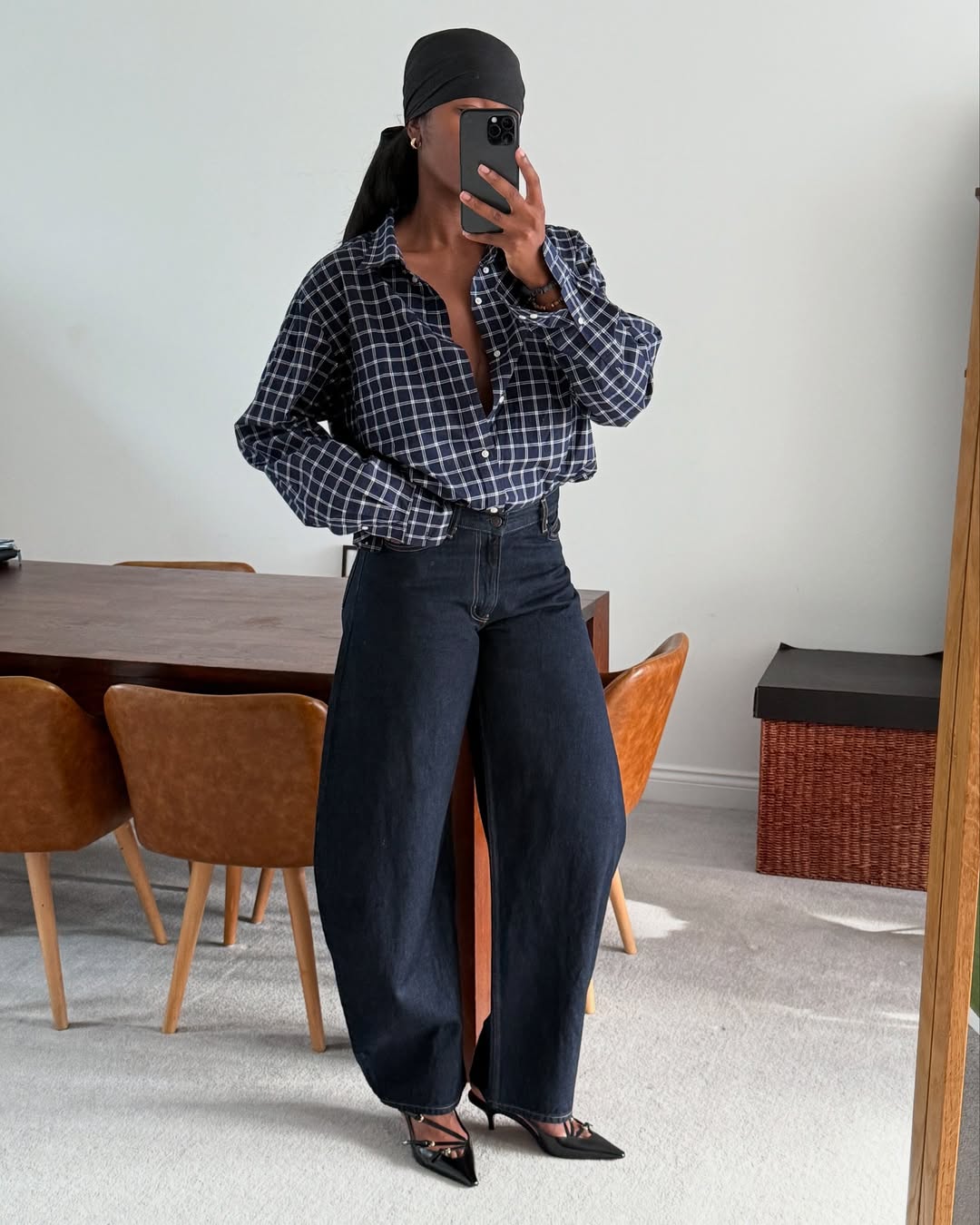 Футболки, джинси, лофери: універсальні речі, які будуть у тренді восени 2025