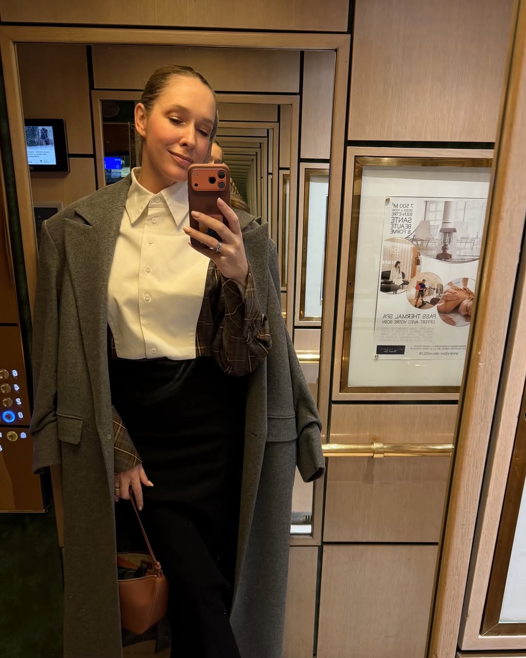 Як носити сіре пальто навесні 2026 і не виглядати нудно: урок від Осадчої