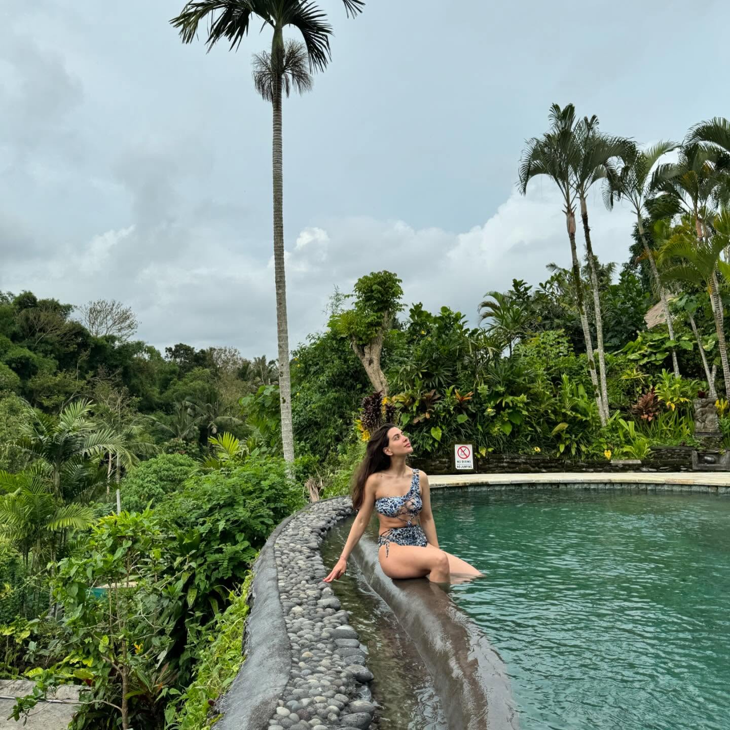 Раміна показала чесні фото в купальнику без фотошопу