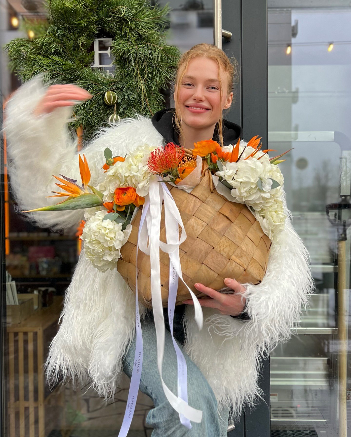 Шубы из искусственного меха стали хитом: как их носят Дорофеева, Люда с Голливуда и финалистка "Холостяка"