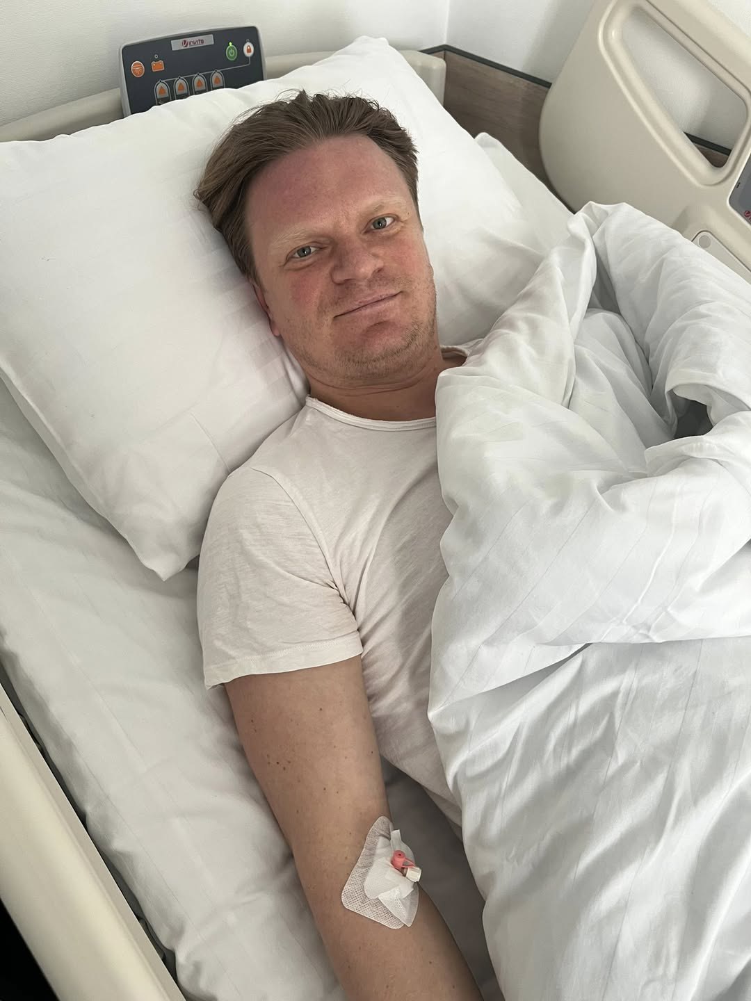 Зірка українських серіалів, який служив у ЗСУ, показався в лікарні: що відомо