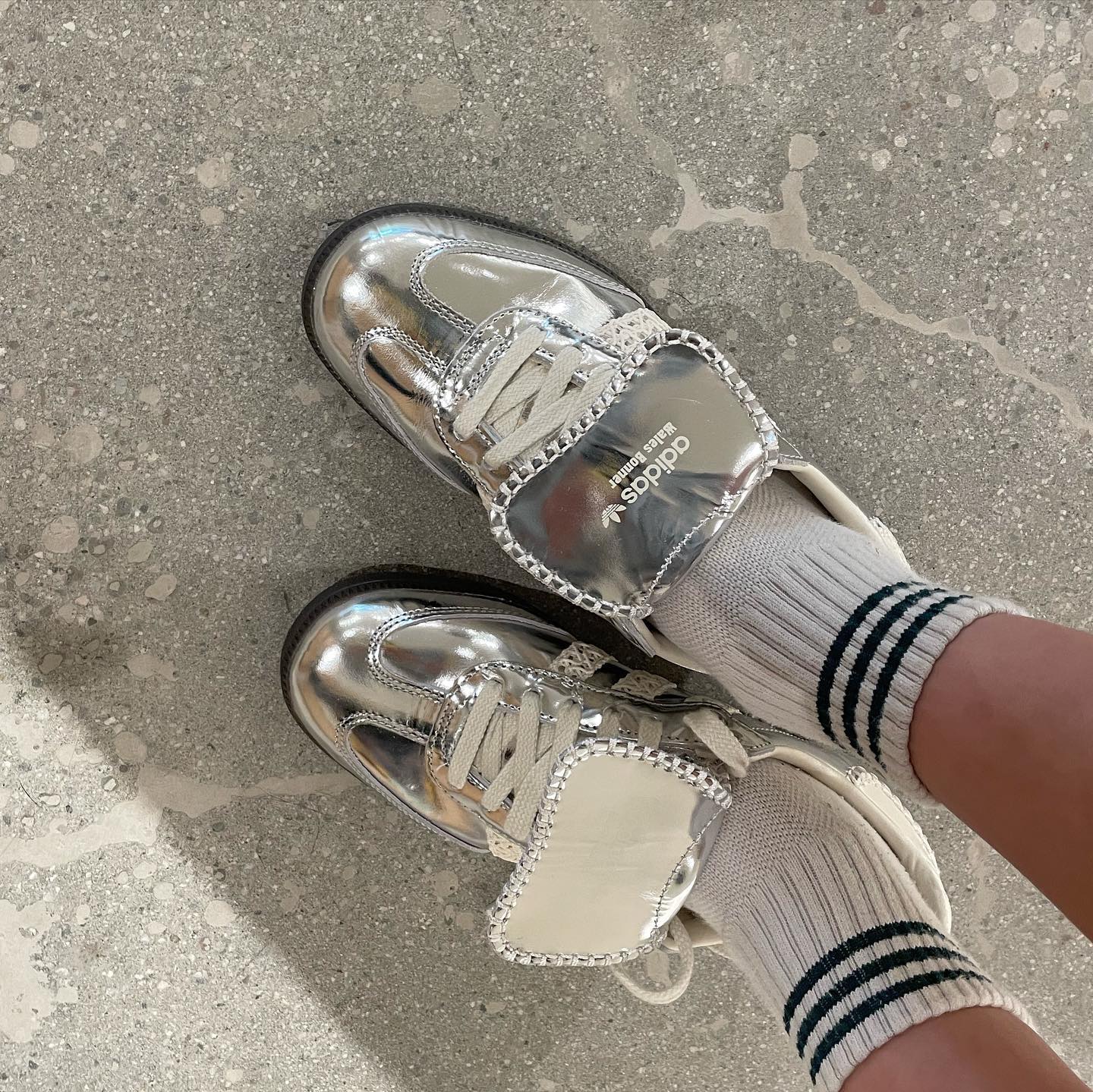 Какие женские кроссовки будут самыми модными весной и летом 2025 года: топ-5 стильных цветов