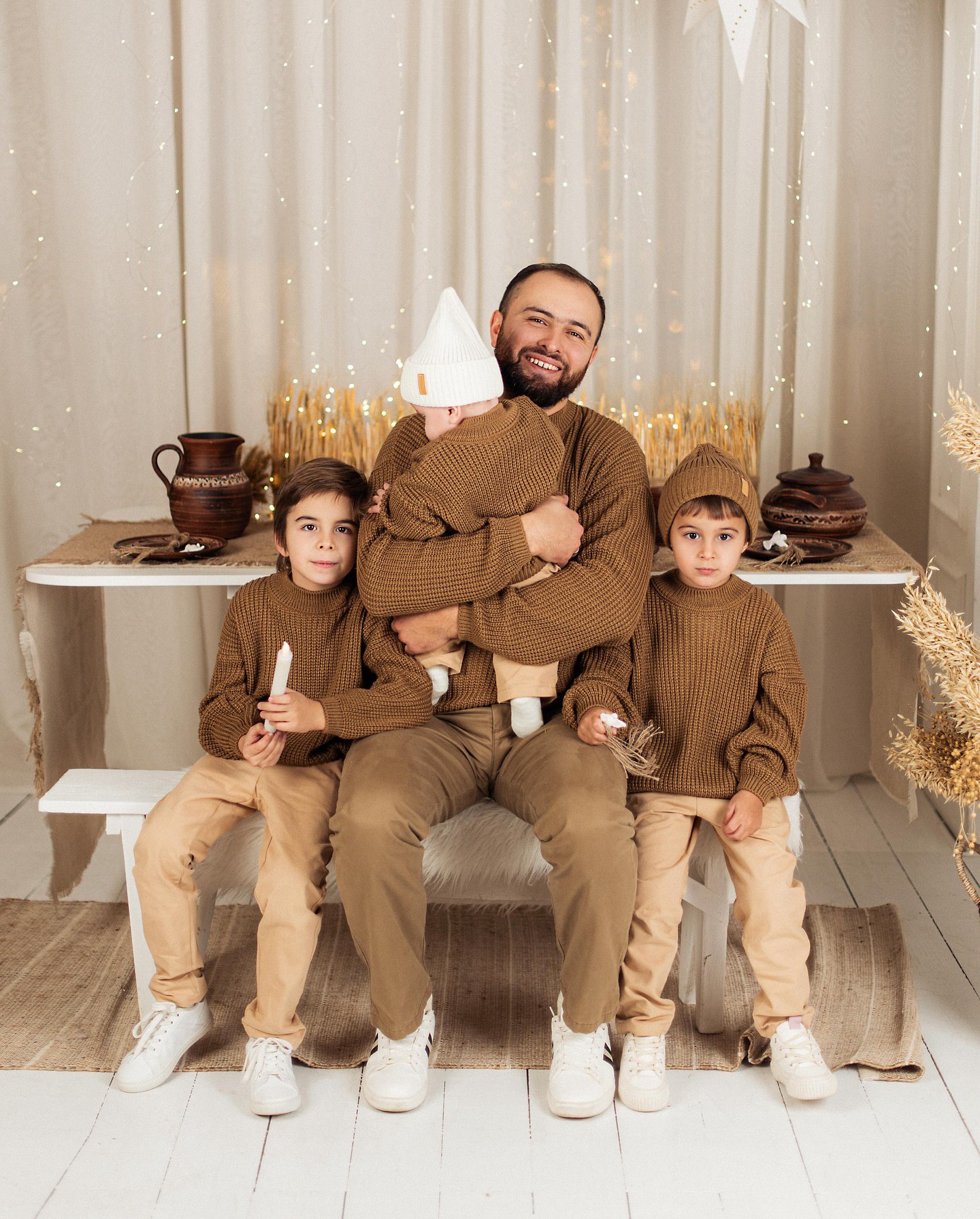 Джамала замилувала стильним фемілі "луком" із чоловіком та трьома синами: затишні фото