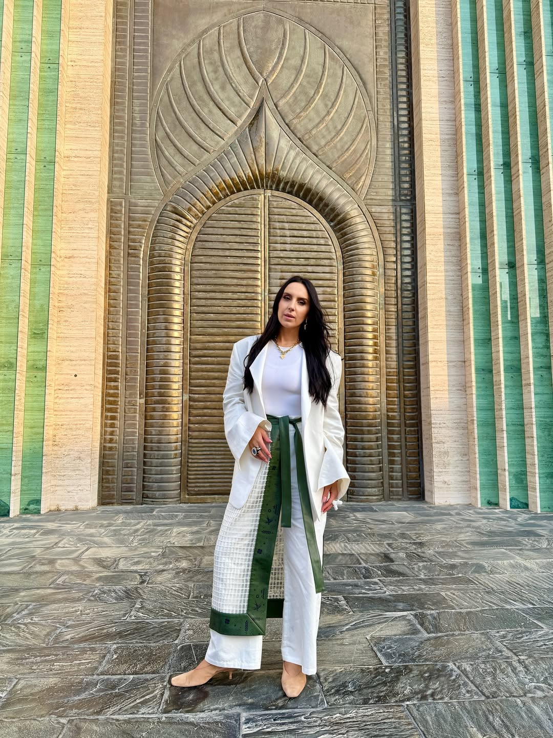 Джамала показала стильний прийом, як оновити класичний костюм зі штанами