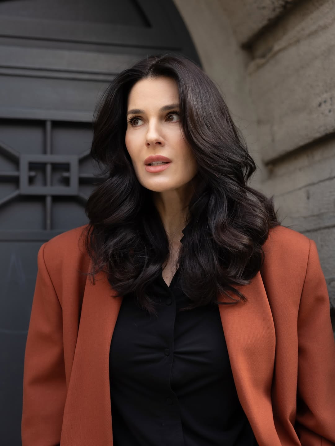 Маша Єфросиніна у теракотовому костюмі: образ, що додає впевненості будь-якій жінці