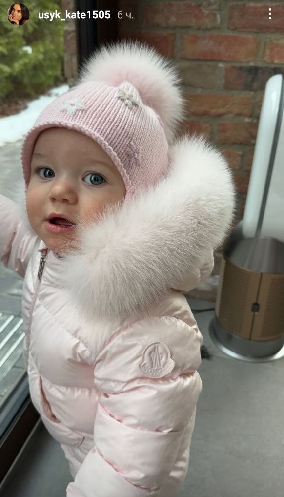 Дружина Усика замилувала новими фото з найменшою донечкою, якій виповнився рік