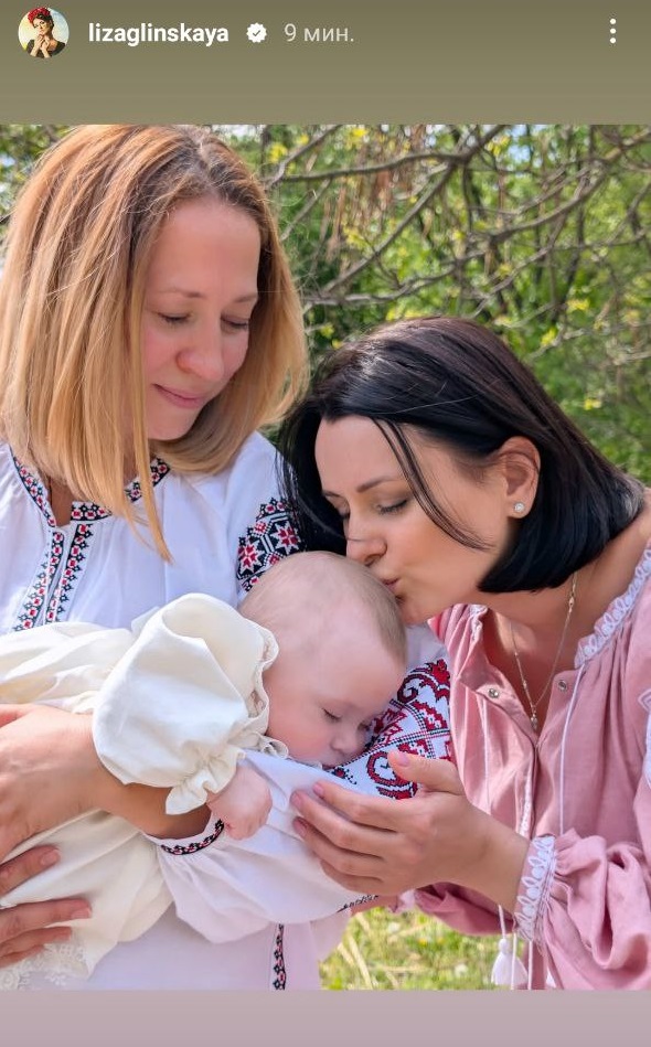 Звезда "МастерШеф" Лиза Глинская показала своих 6-месячных дочек, которые заметно подросли