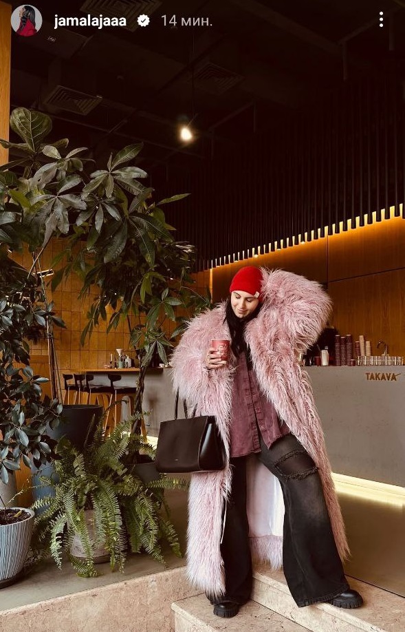 Джамала показала, как носить самый модный оттенок сезона - пудро-розовый