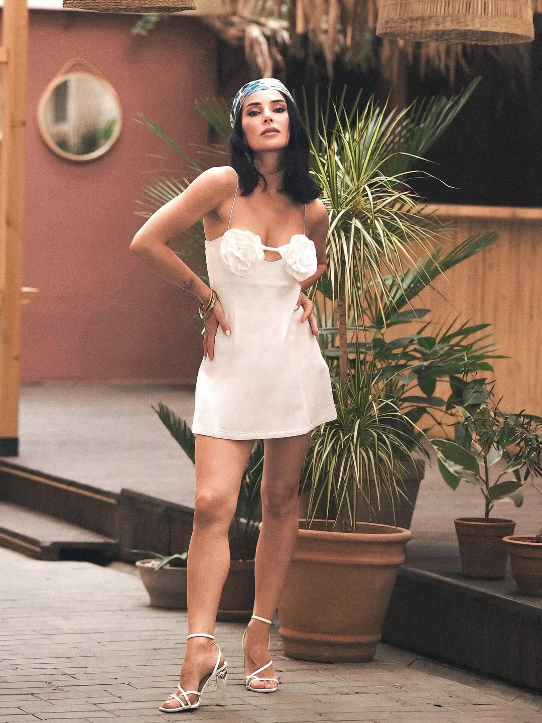 Шелковый платок - главный тренд лета 2025: пример от Златы Огневич