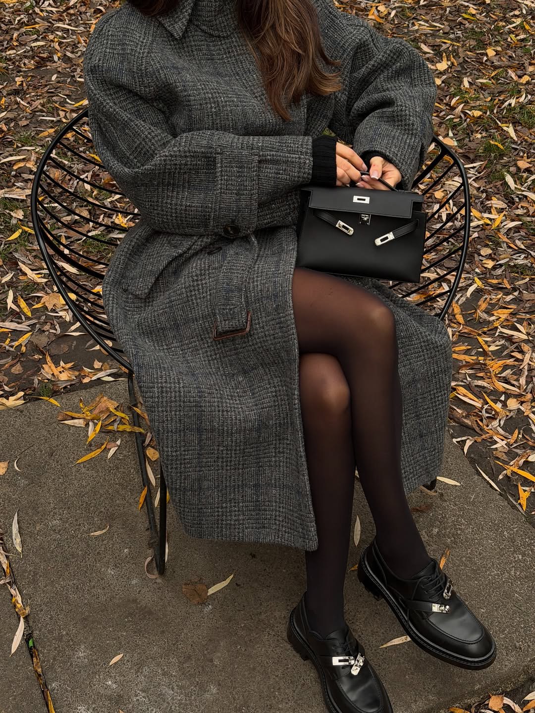 Тренд сезону: блогерка Парфільєва показала стильне поєднання сірого і чорного