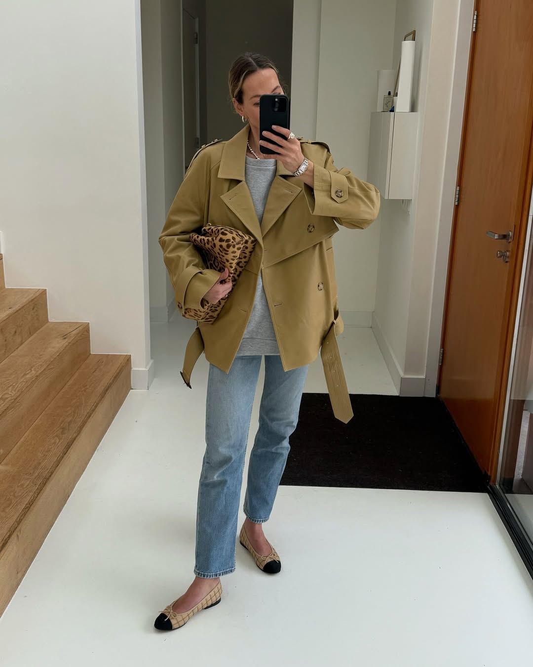 Модний тренд осені 2025: як стилізувати тренч, щоб виглядати не банально