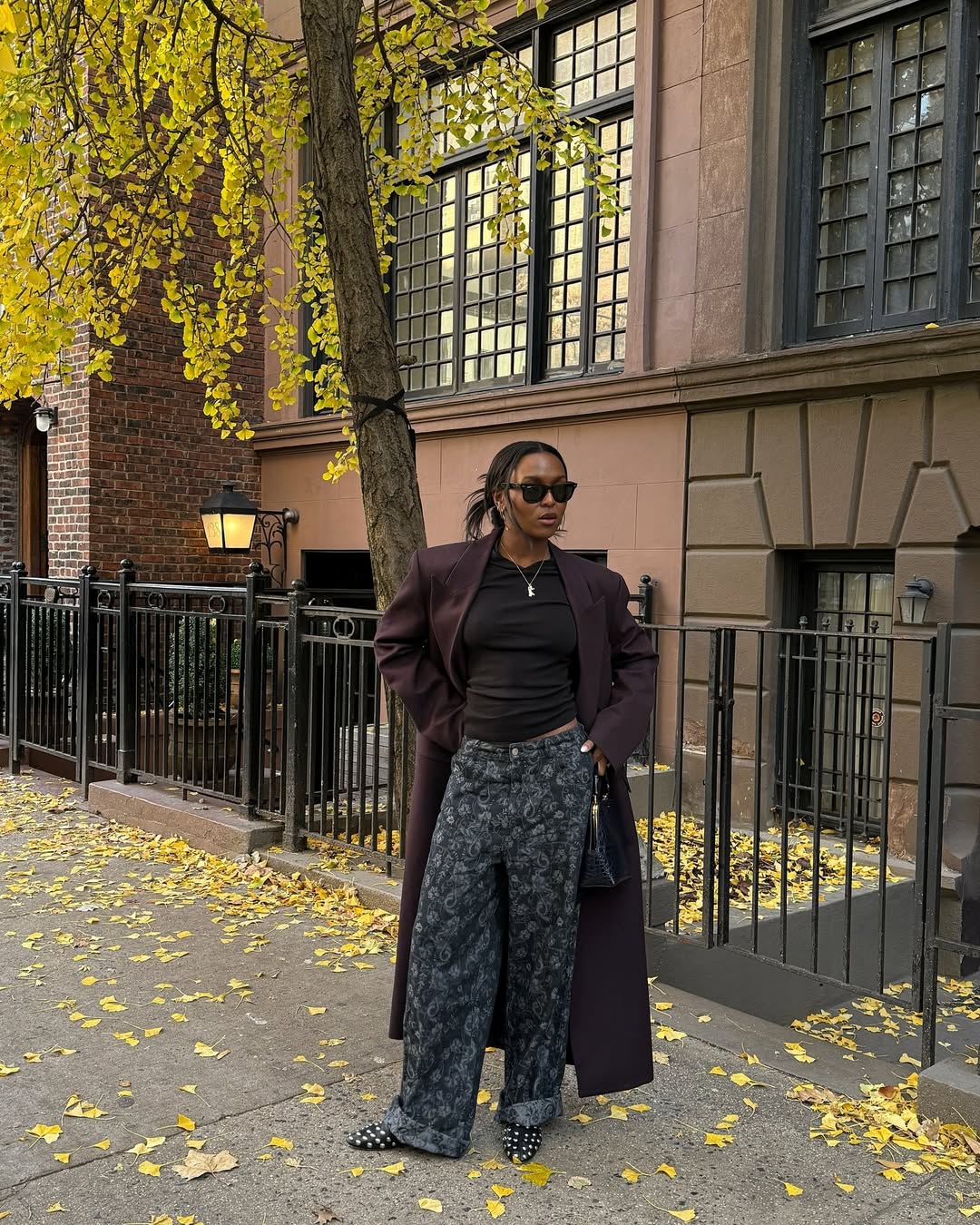 Як одягатися восени 2025, щоб бути в тренді: 6 стильних образів на кожен день