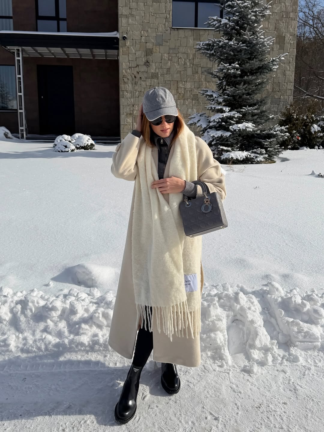 Молочне пальто - головний тренд весни 2026: "лук" дружини Решетніка, який легко повторити